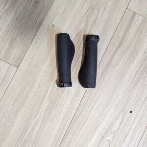 Ergonomic Bicycle Handlebar Grips - Rubber Comfort MTB Bike Grips (Pair)